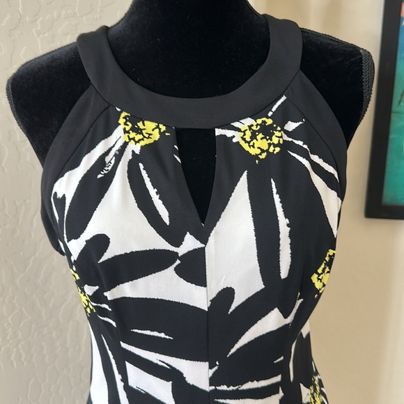 Adorable NWOT  London Times Black Daisy Dress Size 10 - Picture 2 of 9